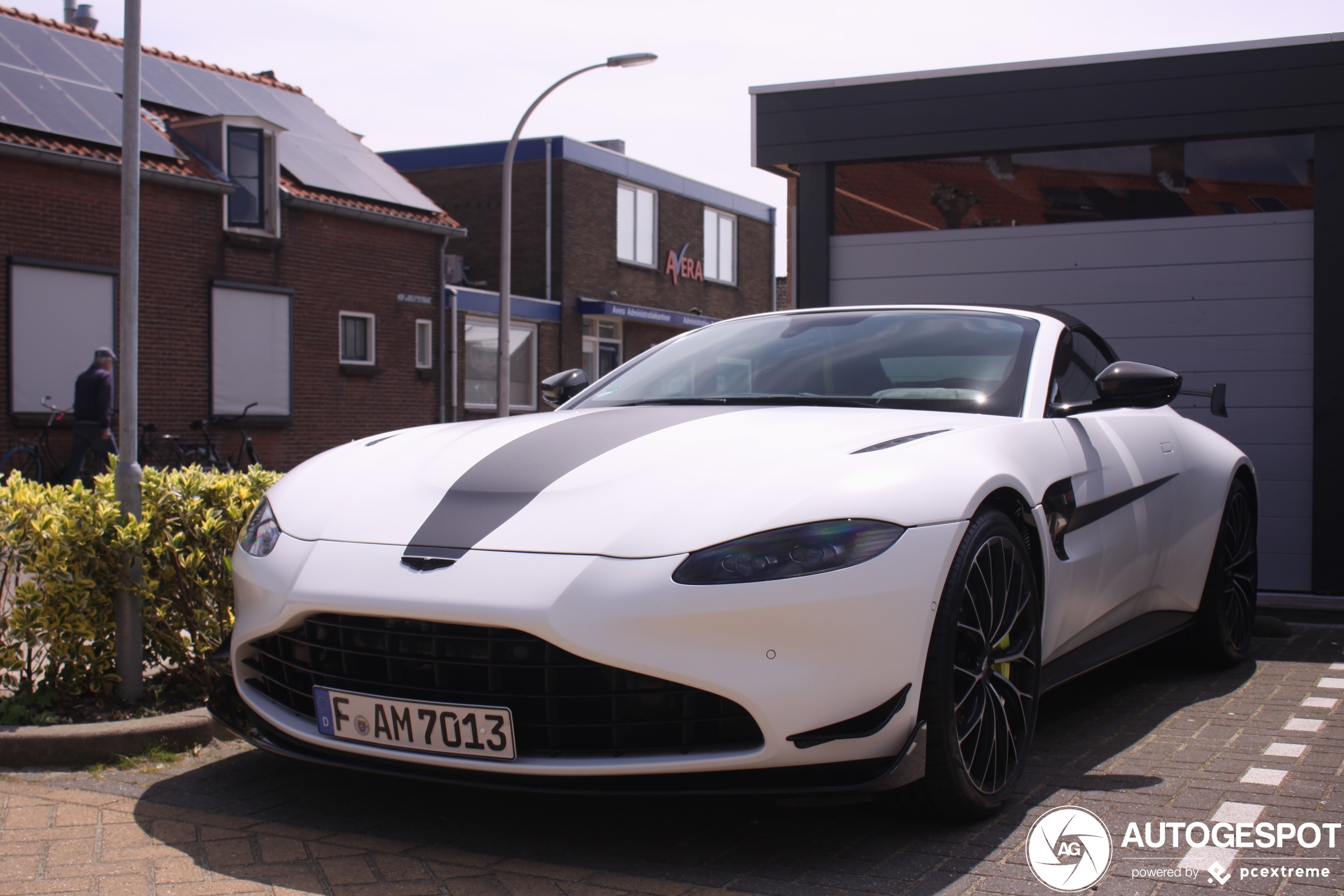 Aston Martin V8 Vantage Formula 1 Edition Roadster