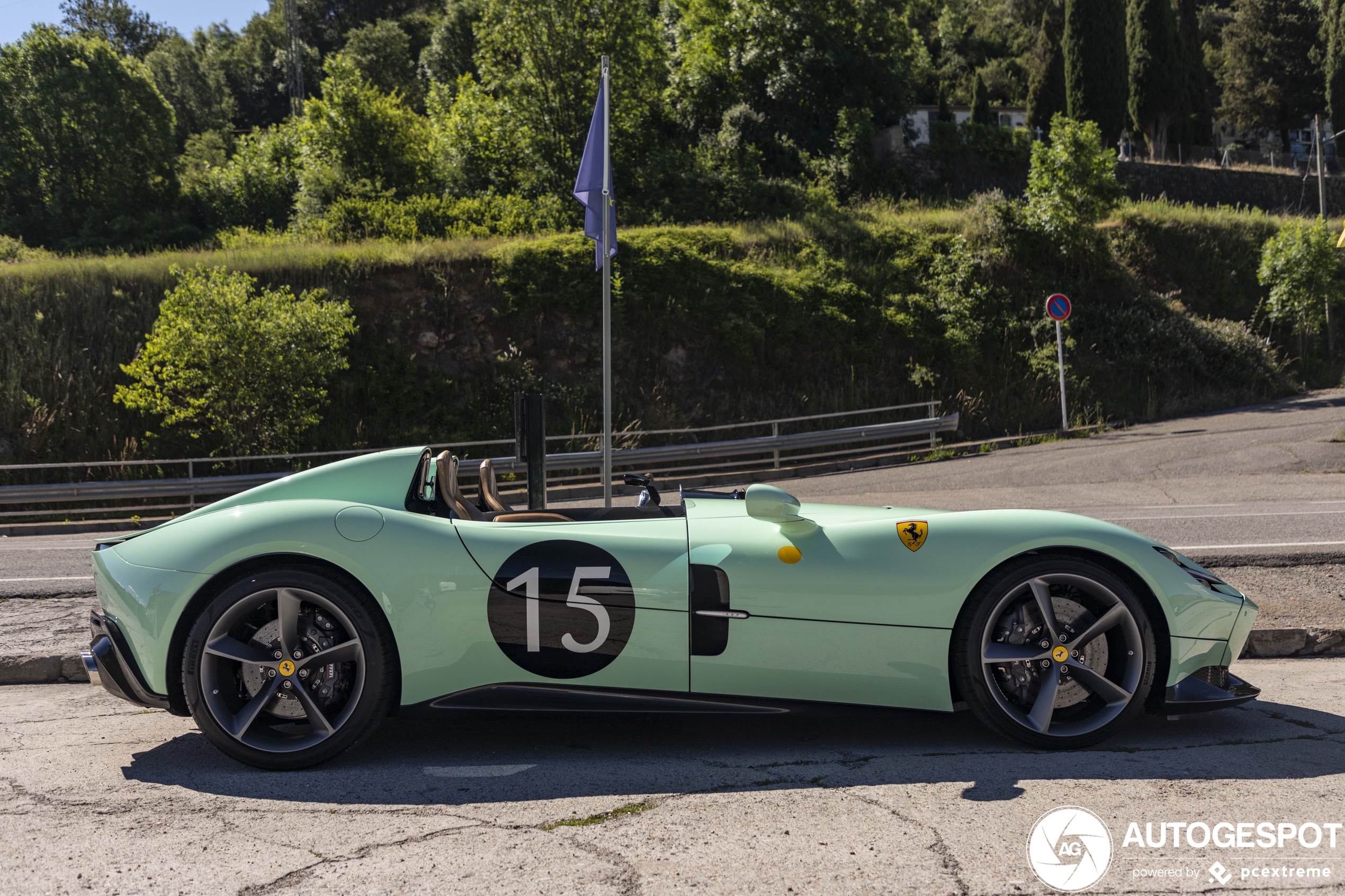 Perfect looking Ferrari Monza SP2