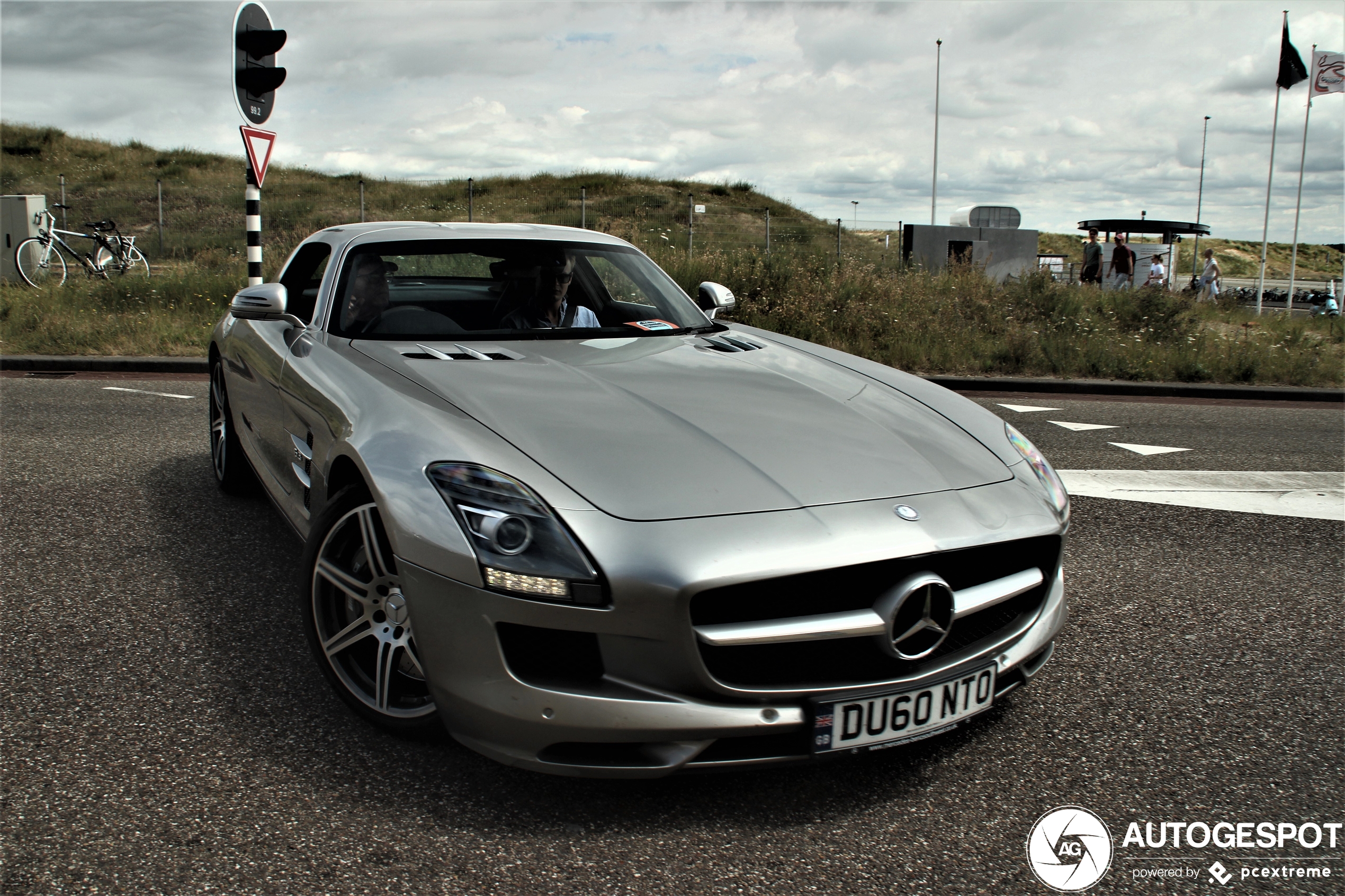 Mercedes-Benz SLS AMG