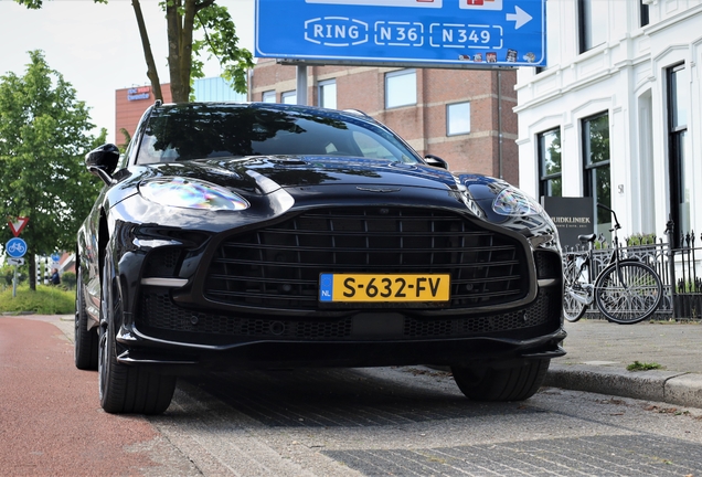 Aston Martin DBX707