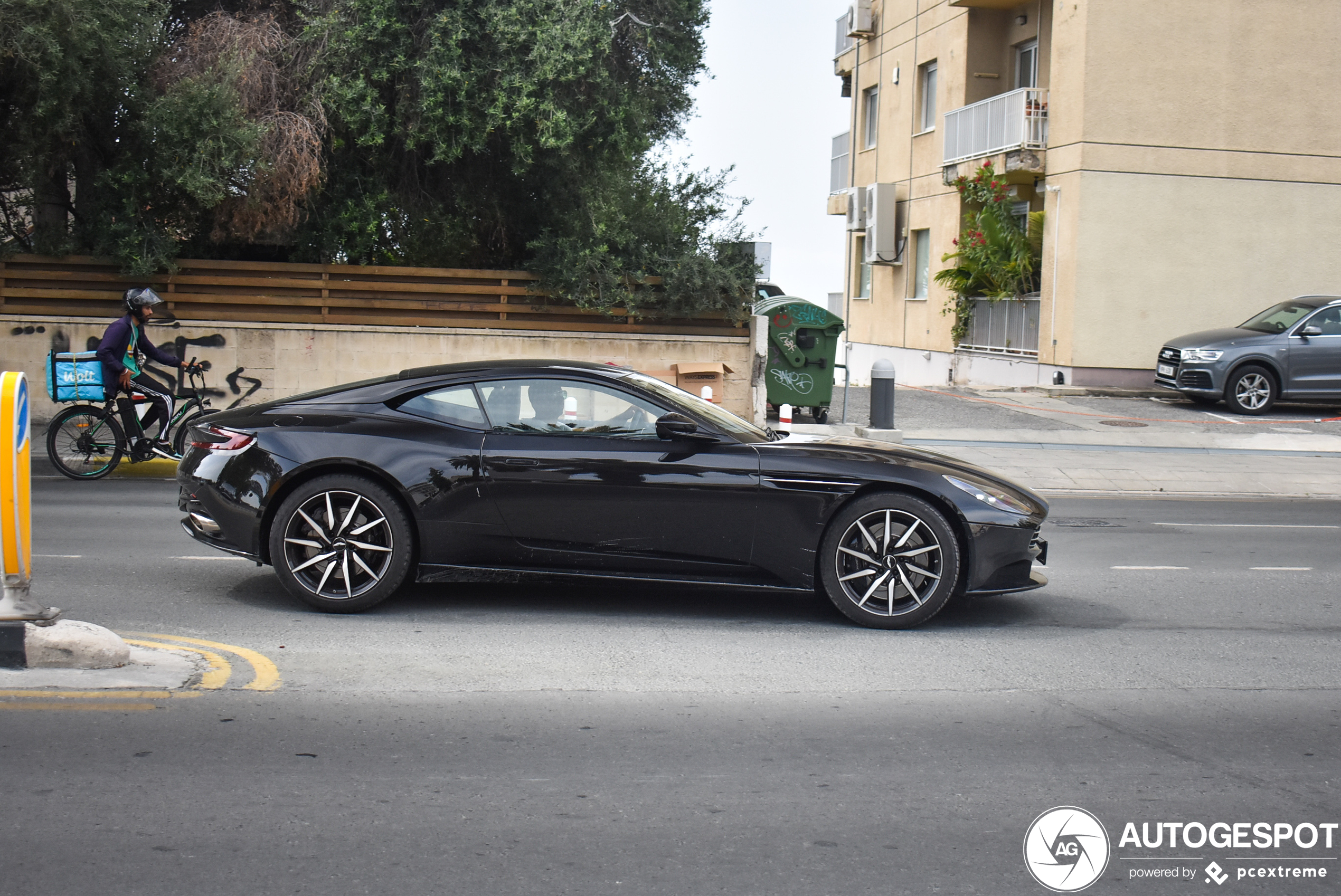 Aston Martin DB11 V8