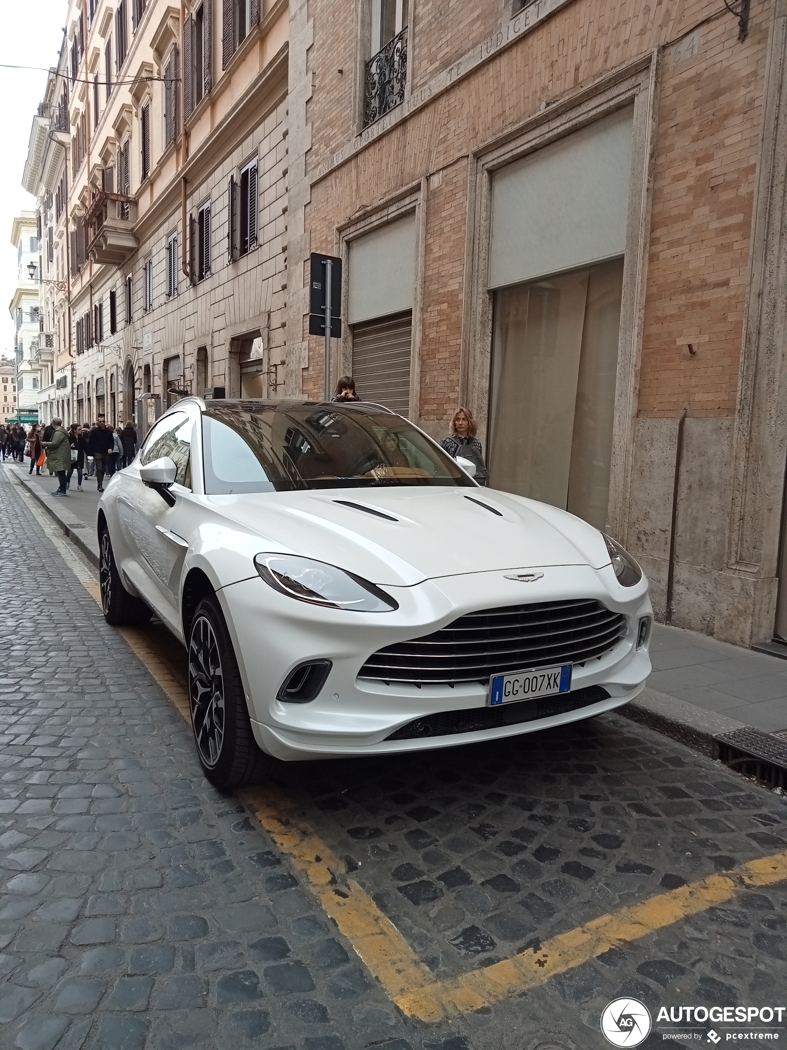 Aston Martin DBX