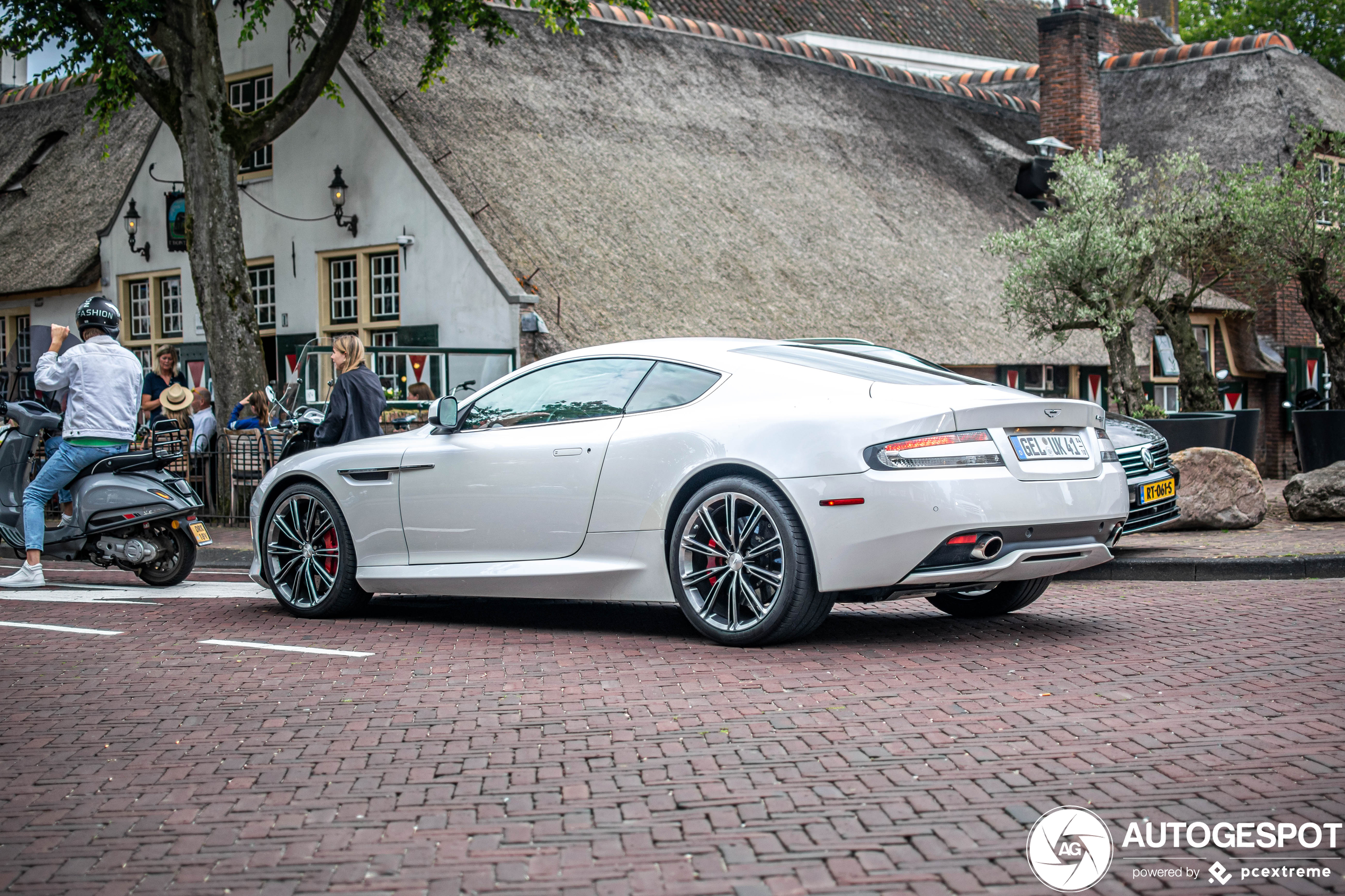 Aston Martin Virage 2011