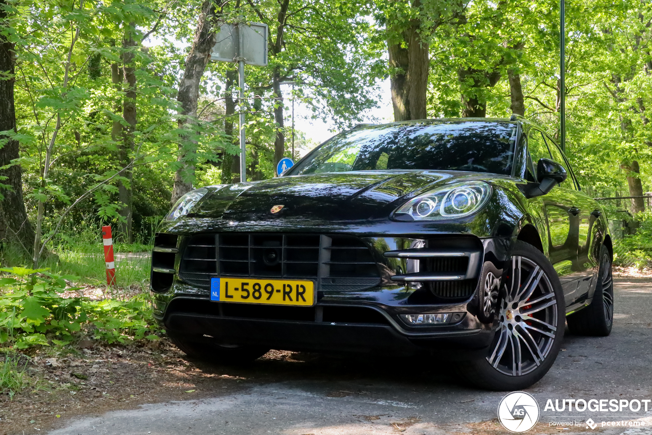 Porsche 95B Macan Turbo