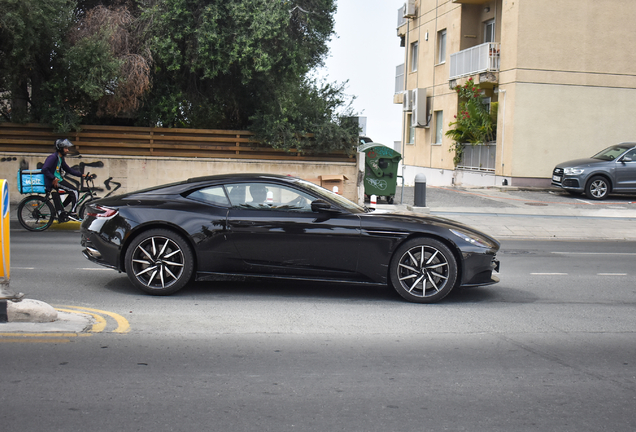 Aston Martin DB11 V8