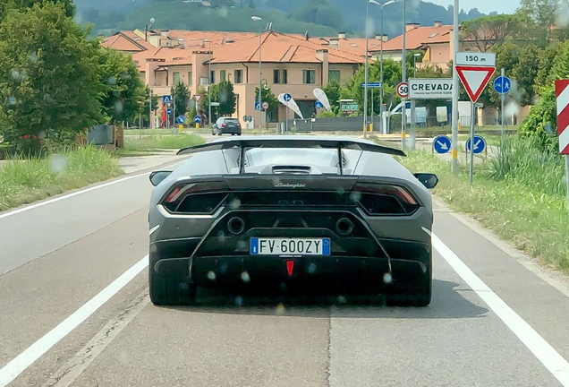 Lamborghini Huracán LP640-4 Performante