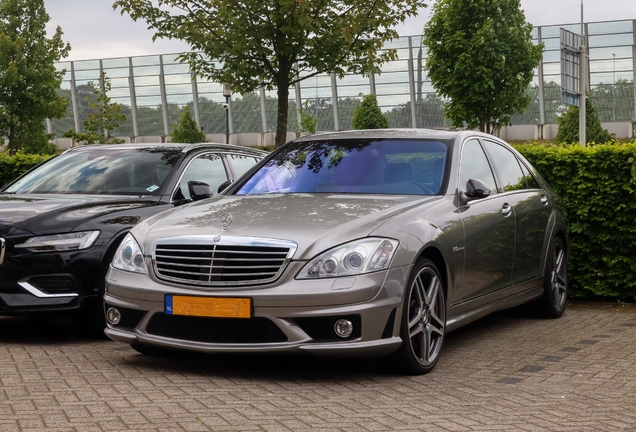 Mercedes-Benz S 65 AMG V221