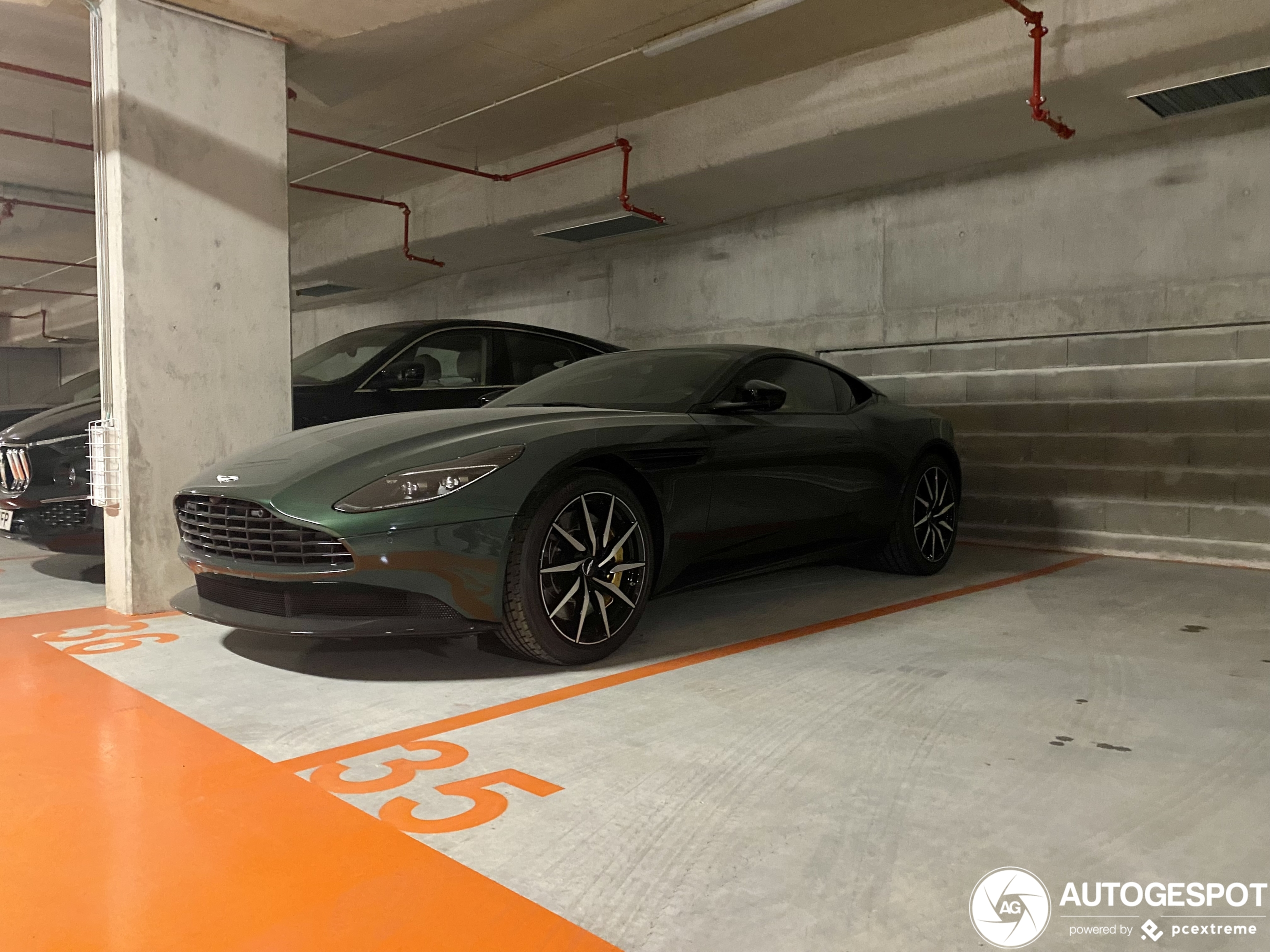 Aston Martin DB11 V8