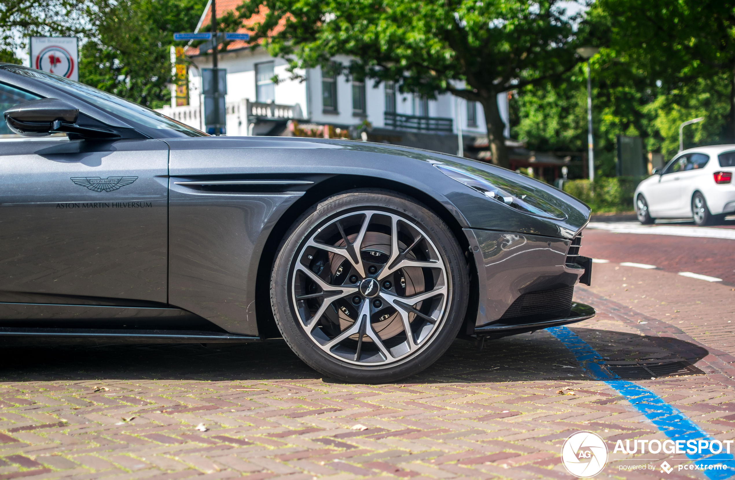 Aston Martin DB11 V8 Volante