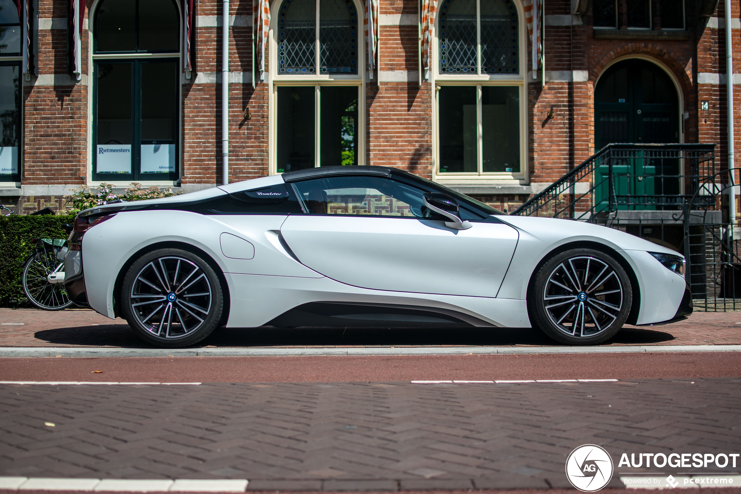 BMW i8 Roadster