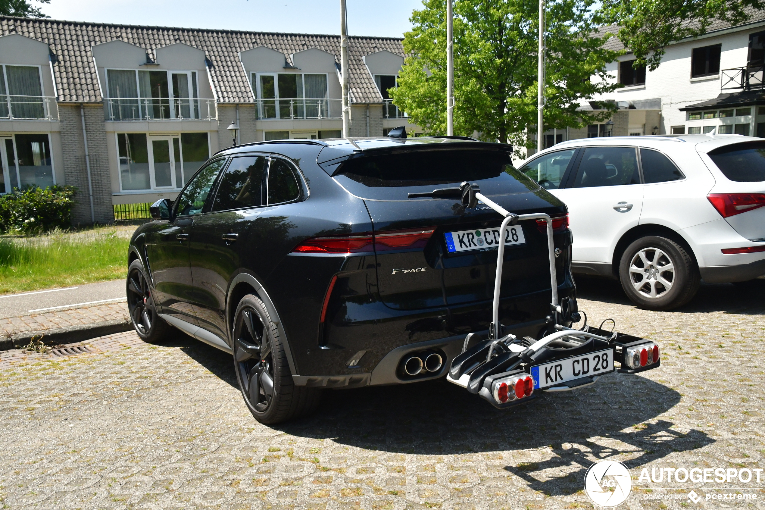 Jaguar F-PACE SVR