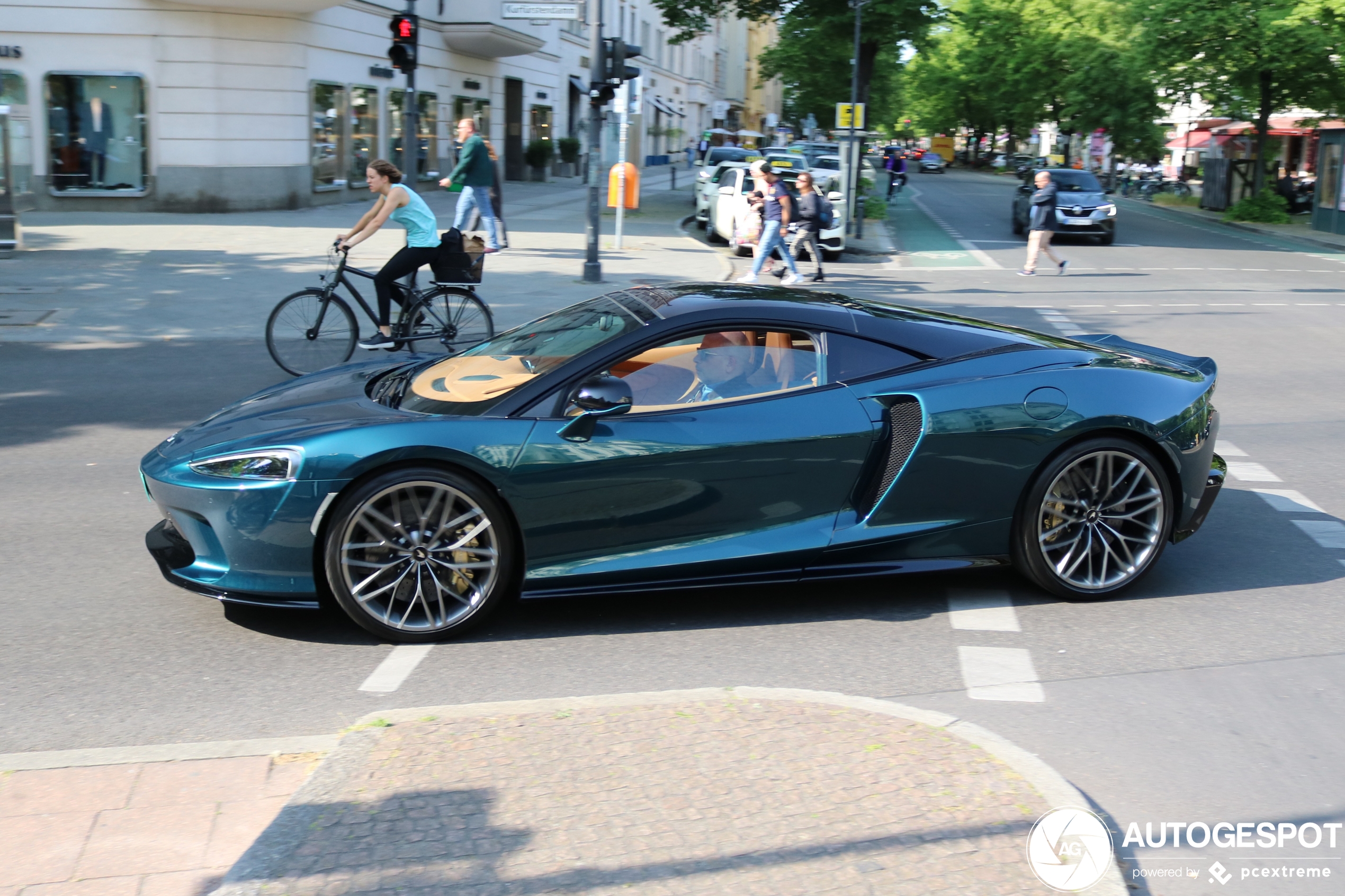 McLaren GT