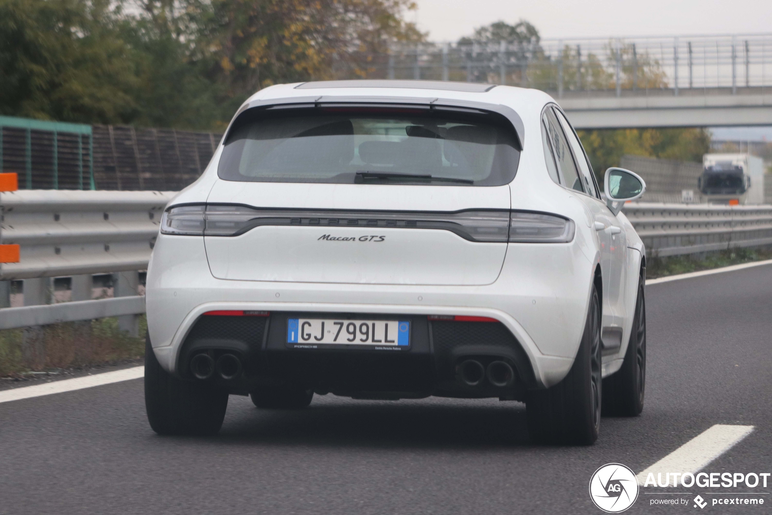 Porsche 95B Macan GTS MkIII