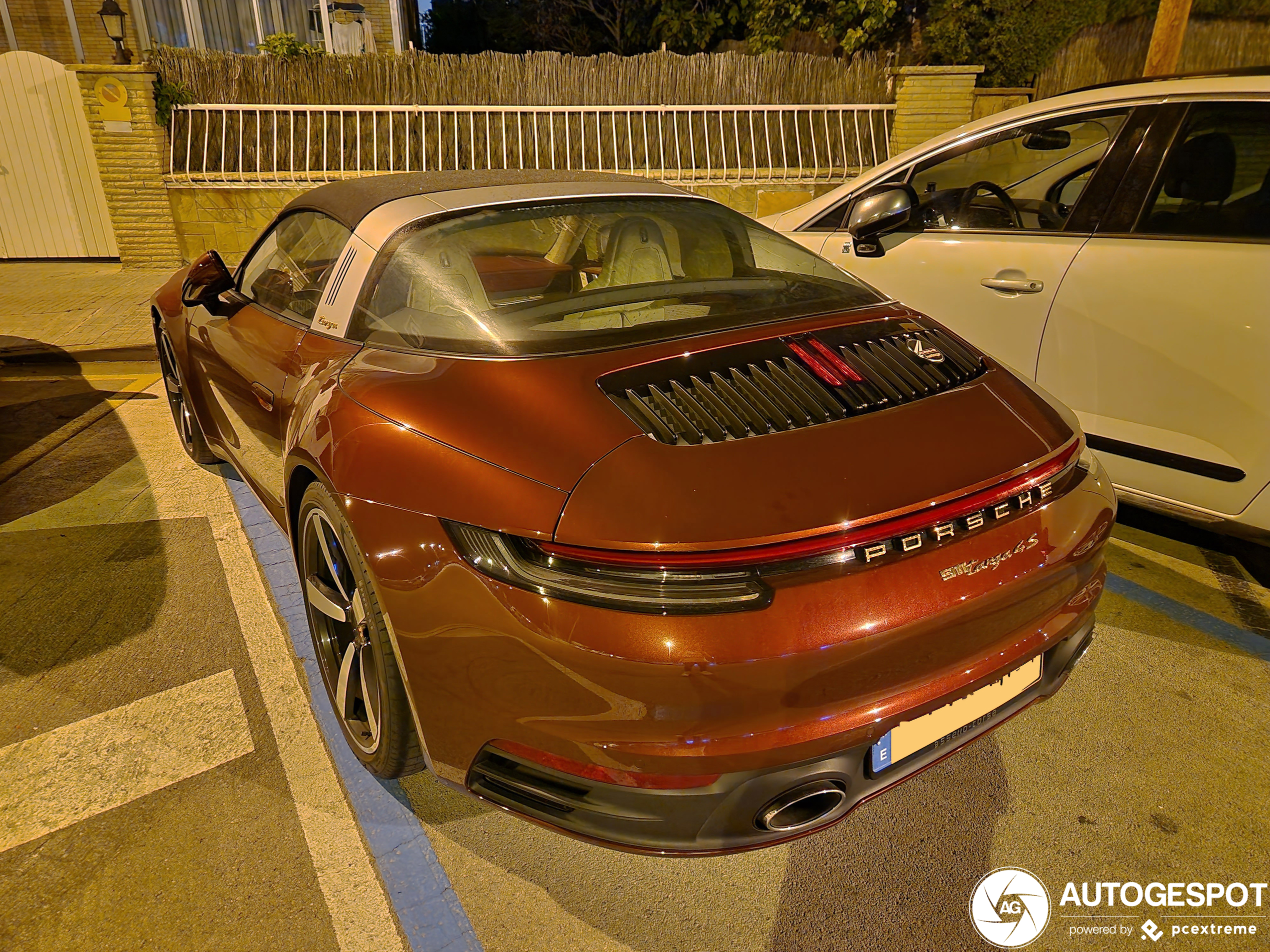 Porsche 992 Targa 4S Heritage Design Edition