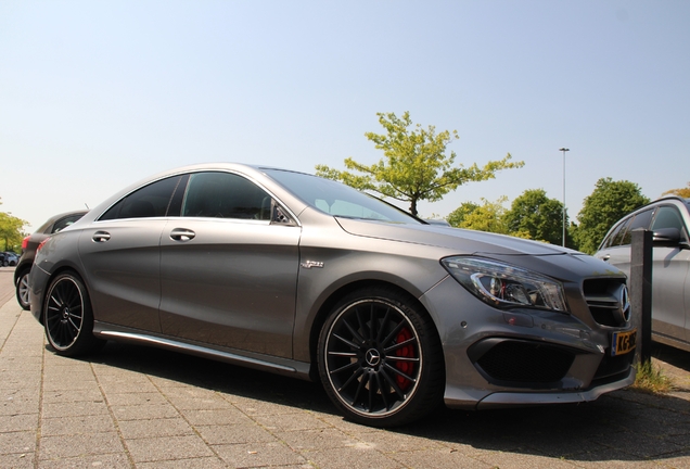 Mercedes-Benz CLA 45 AMG C117