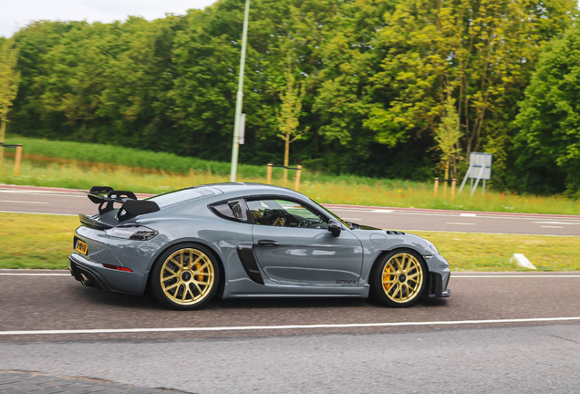 Porsche 718 Cayman GT4 RS Weissach Package