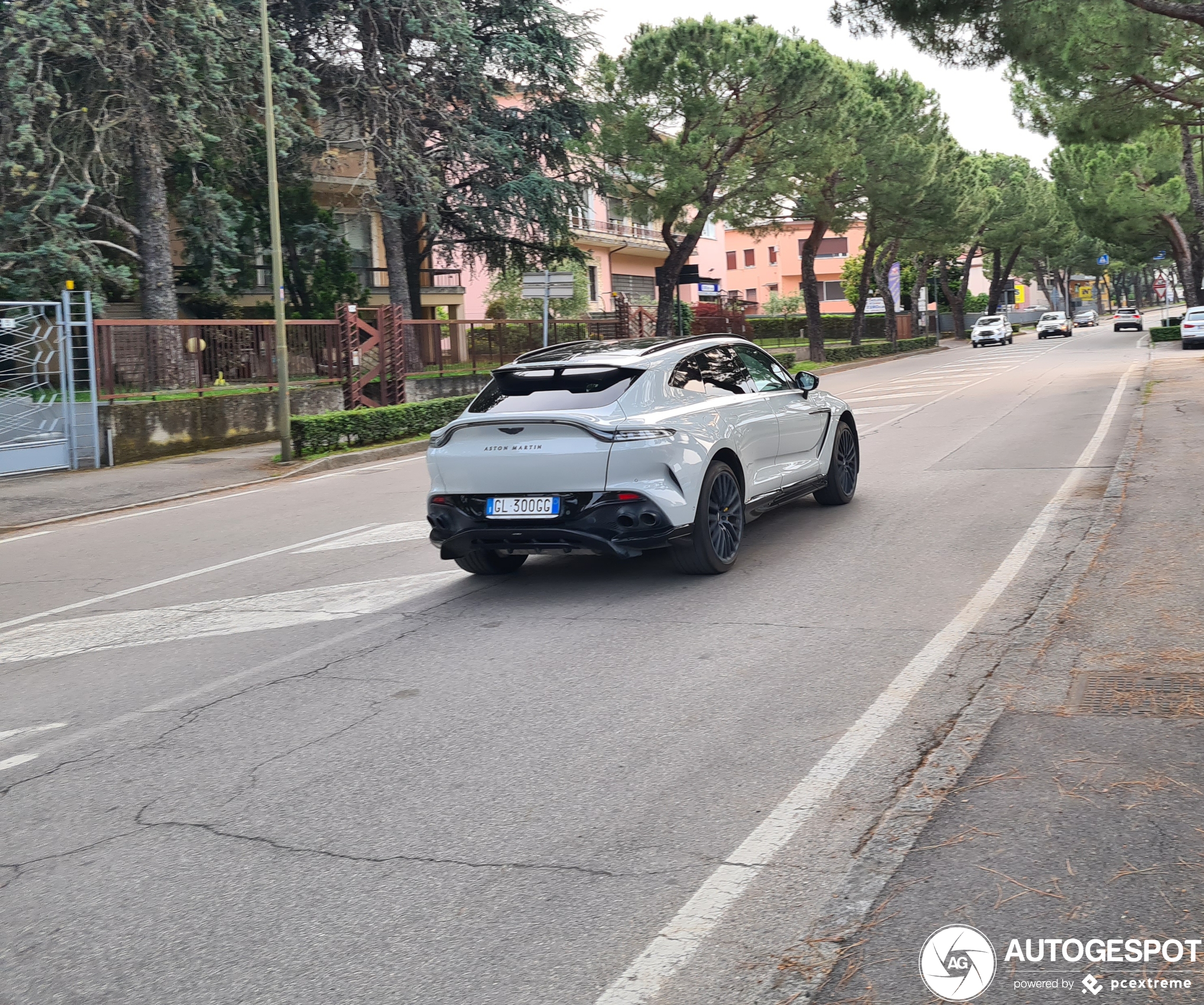 Aston Martin DBX707