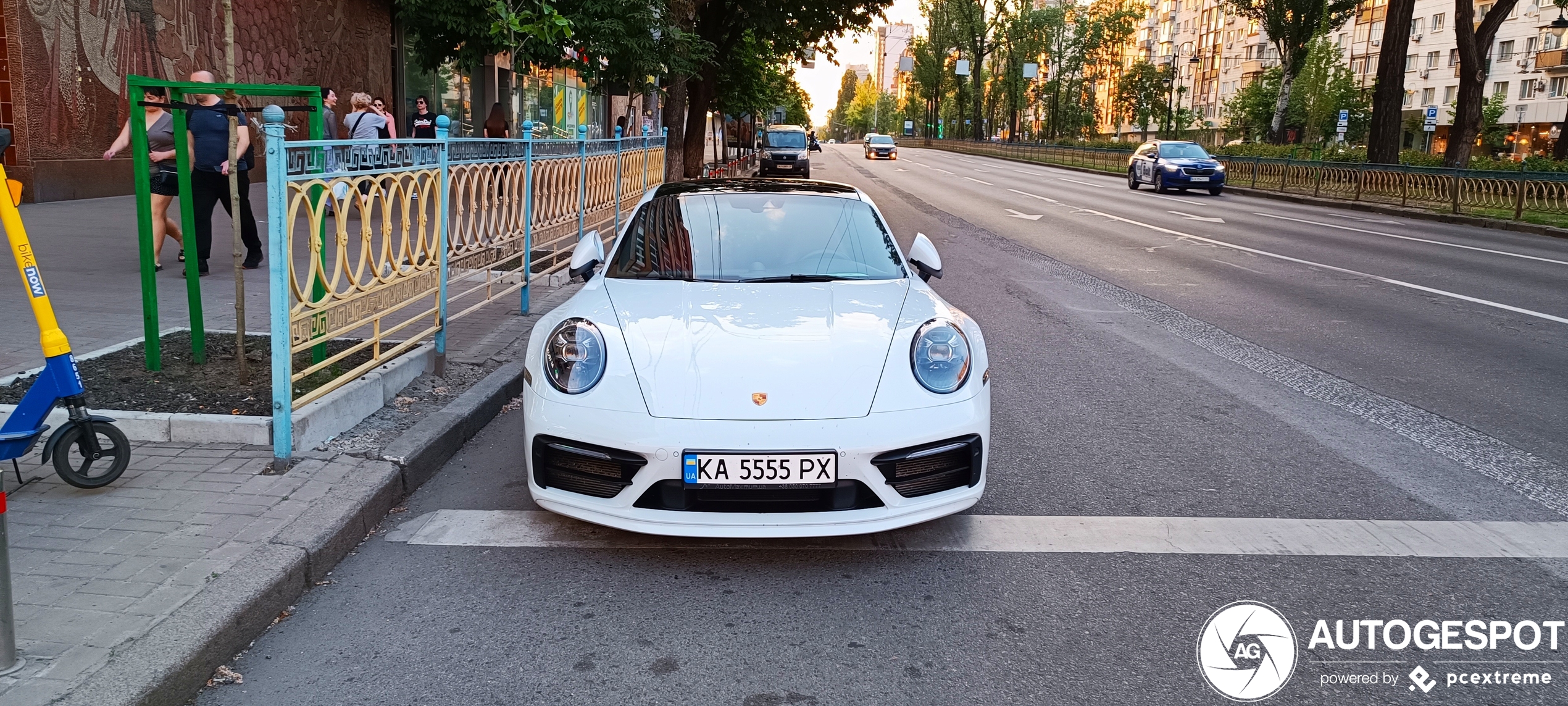 Porsche 992 Carrera 4S