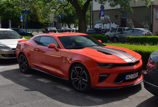 Chevrolet Camaro SS 2016 50th Anniversary Hotwheels Edition