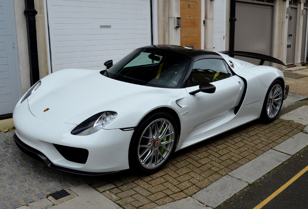 Porsche 918 Spyder Weissach Package