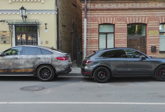 Porsche 95B Macan GTS