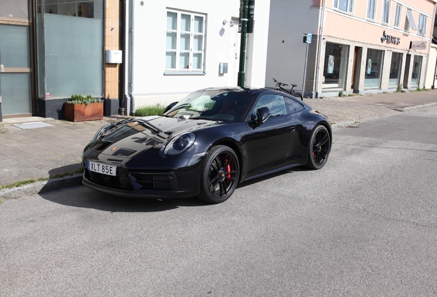 Porsche 992 Carrera 4 GTS