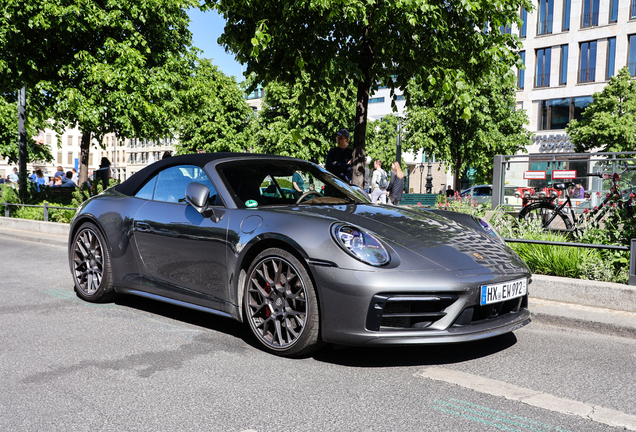 Porsche 992 Carrera 4S Cabriolet