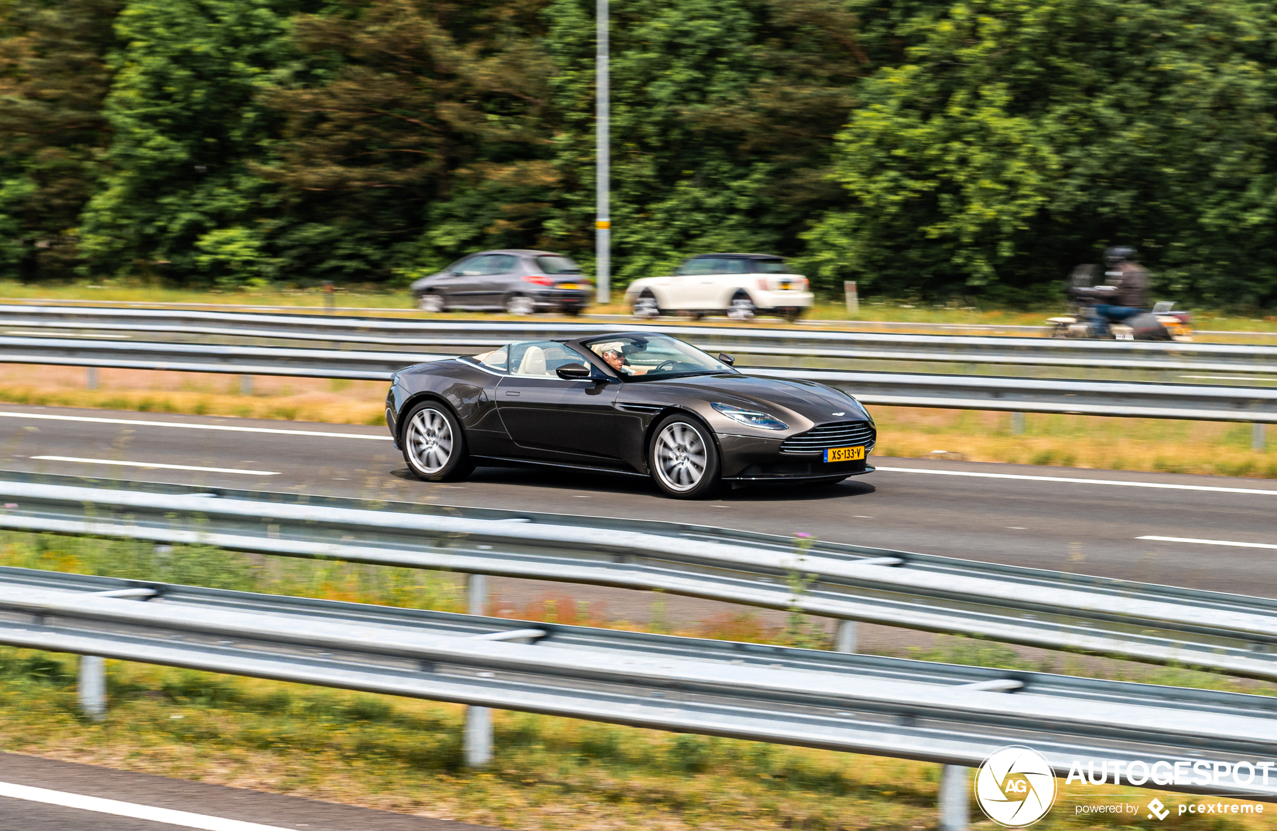 Aston Martin DB11 V8 Volante