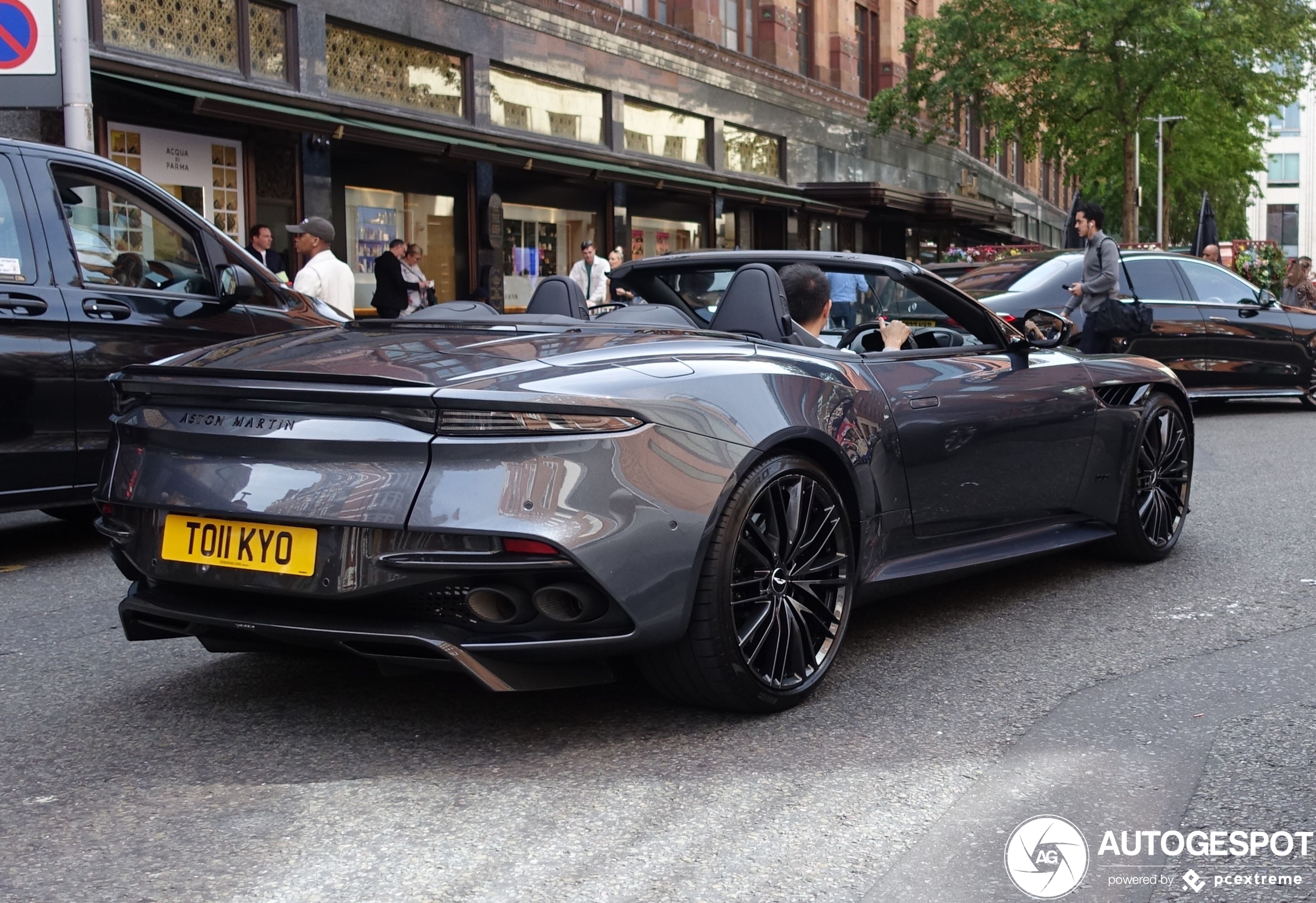 Aston Martin DBS Superleggera Volante