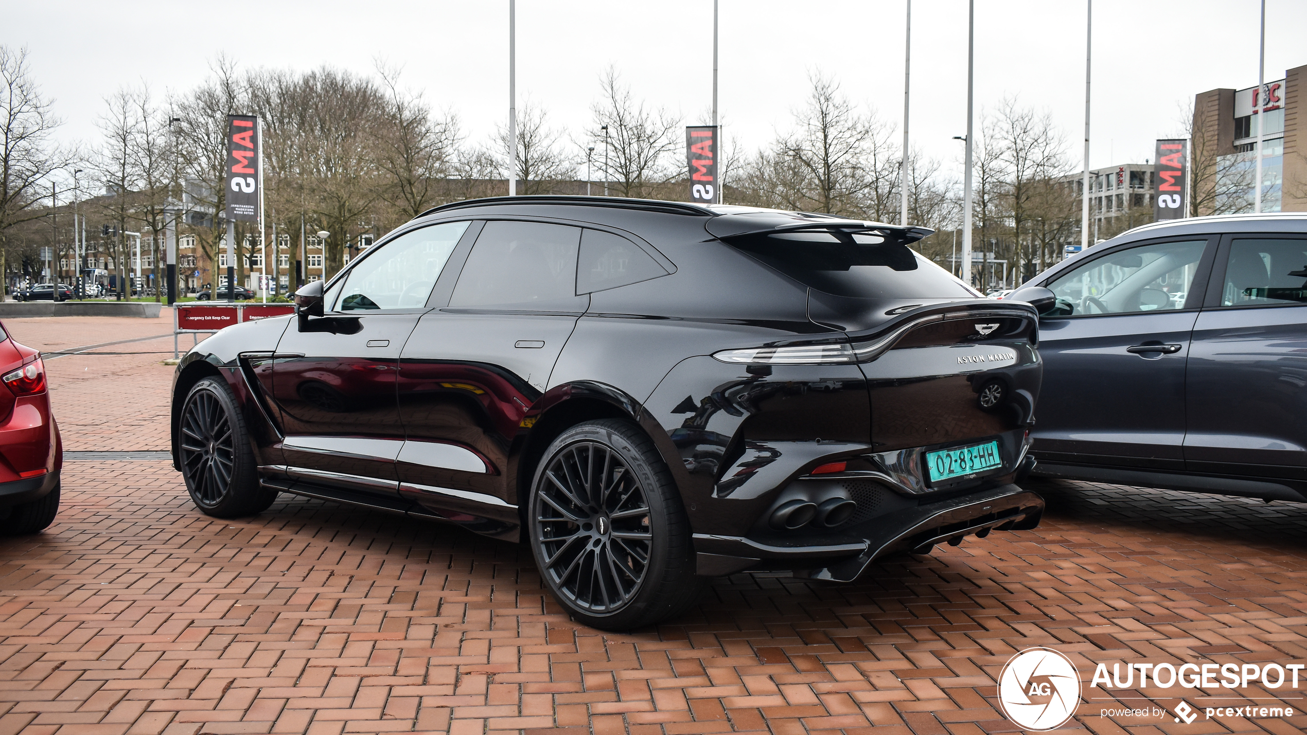 Aston Martin DBX707