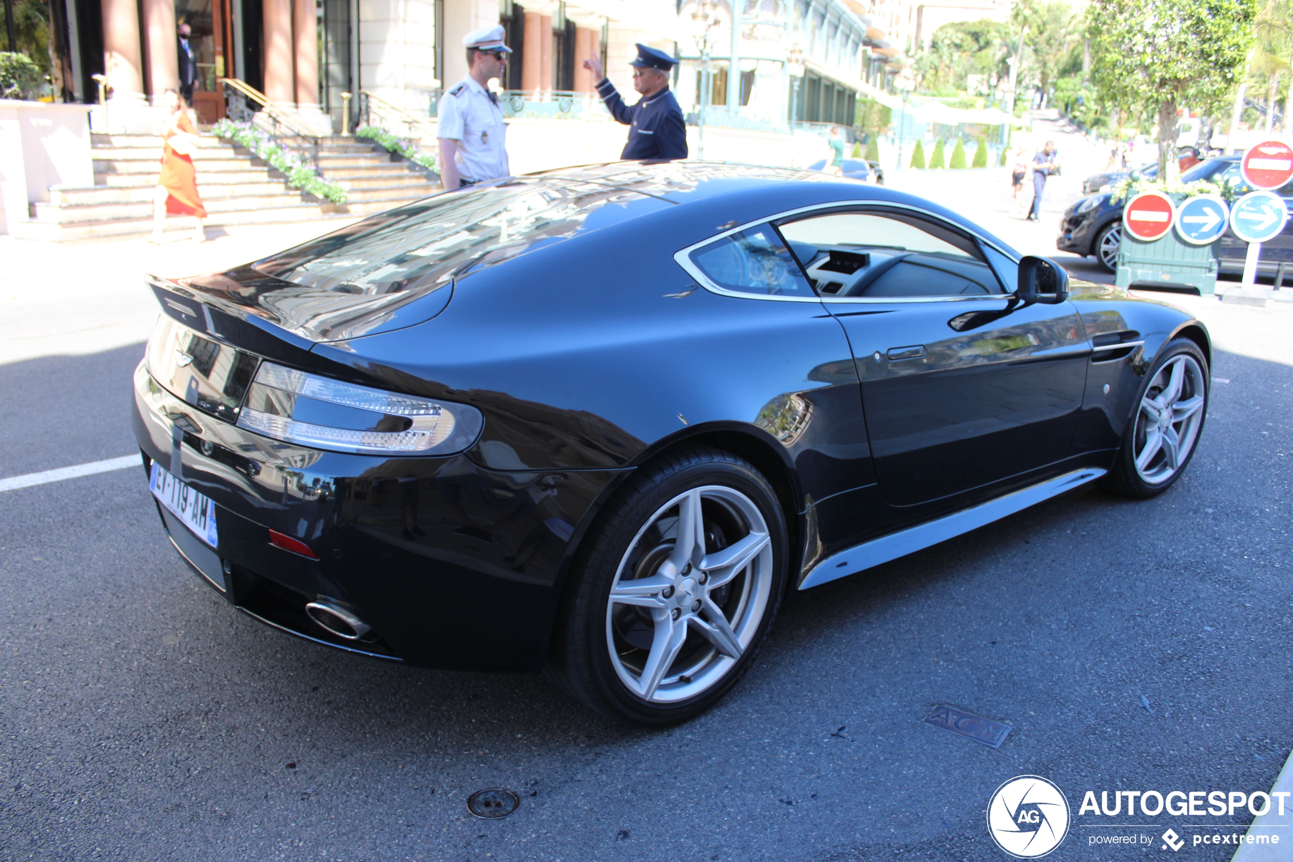 Aston Martin V8 Vantage 2012