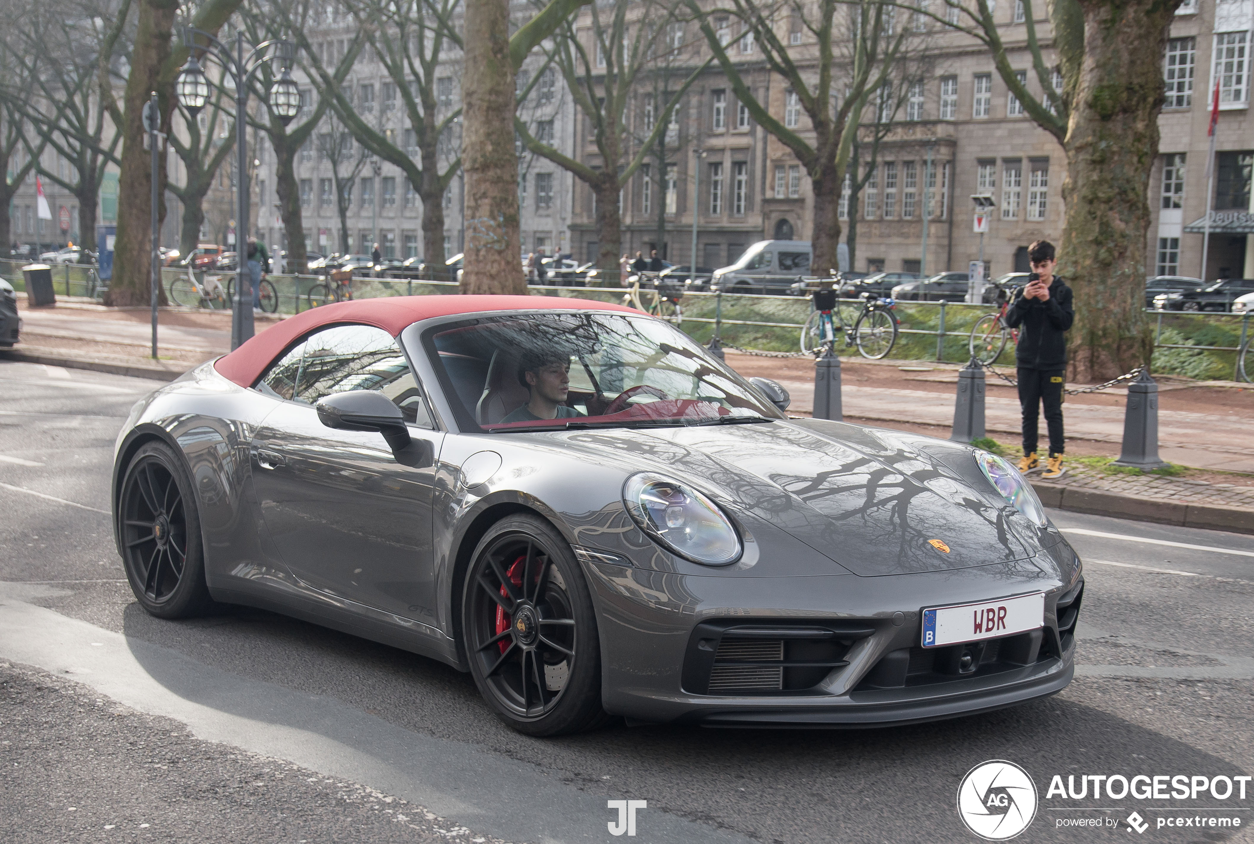 Porsche 992 Carrera 4 GTS Cabriolet