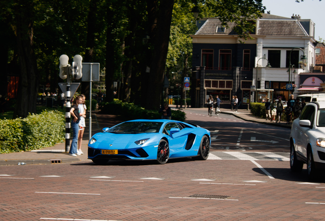 Lamborghini Aventador S LP740-4