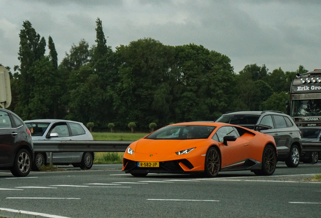 Lamborghini Huracán LP640-4 Performante