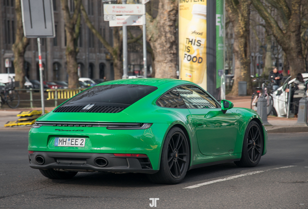 Porsche 992 Carrera 4 GTS