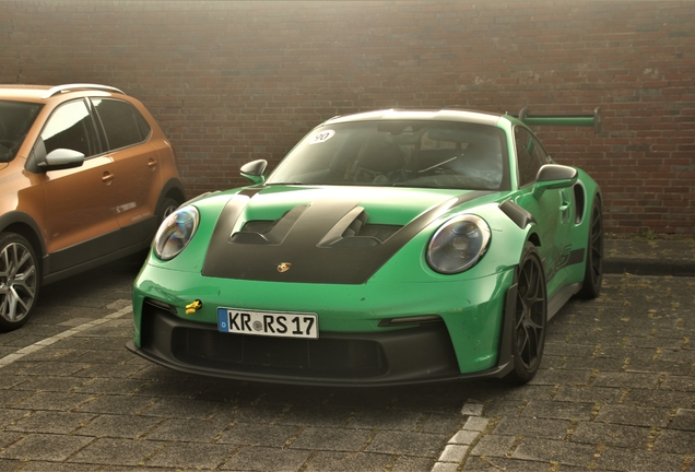 Porsche 992 GT3 RS Weissach Package