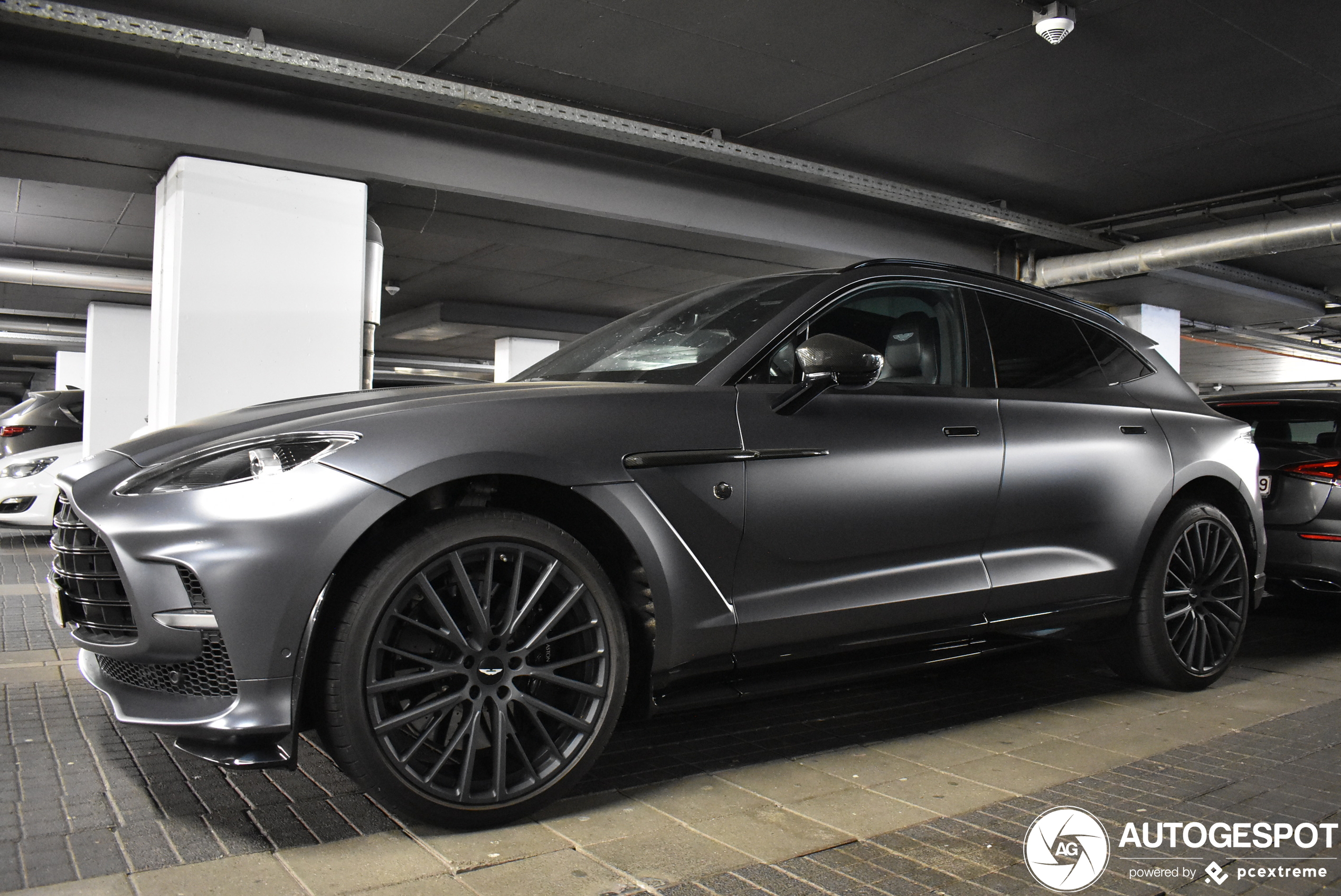 Aston Martin DBX707