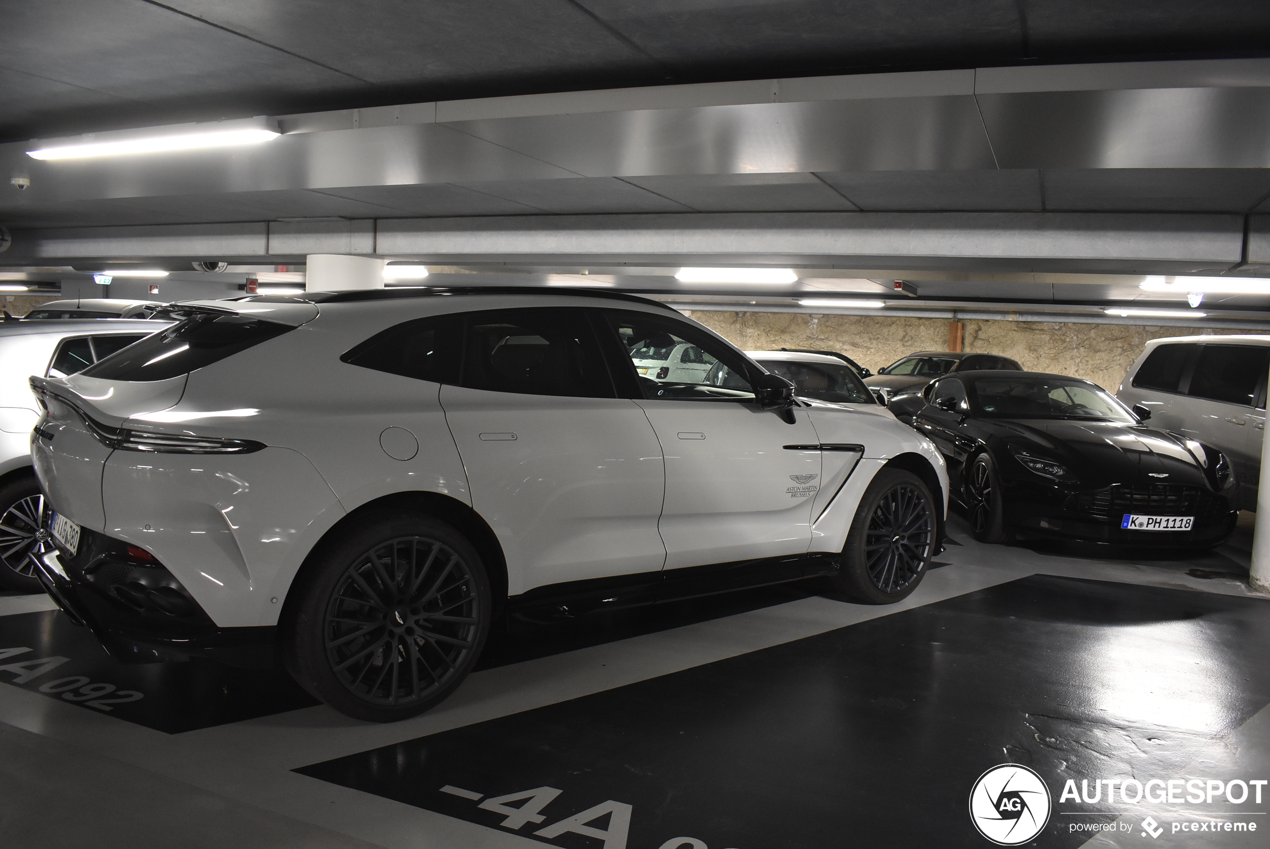 Aston Martin DBX707