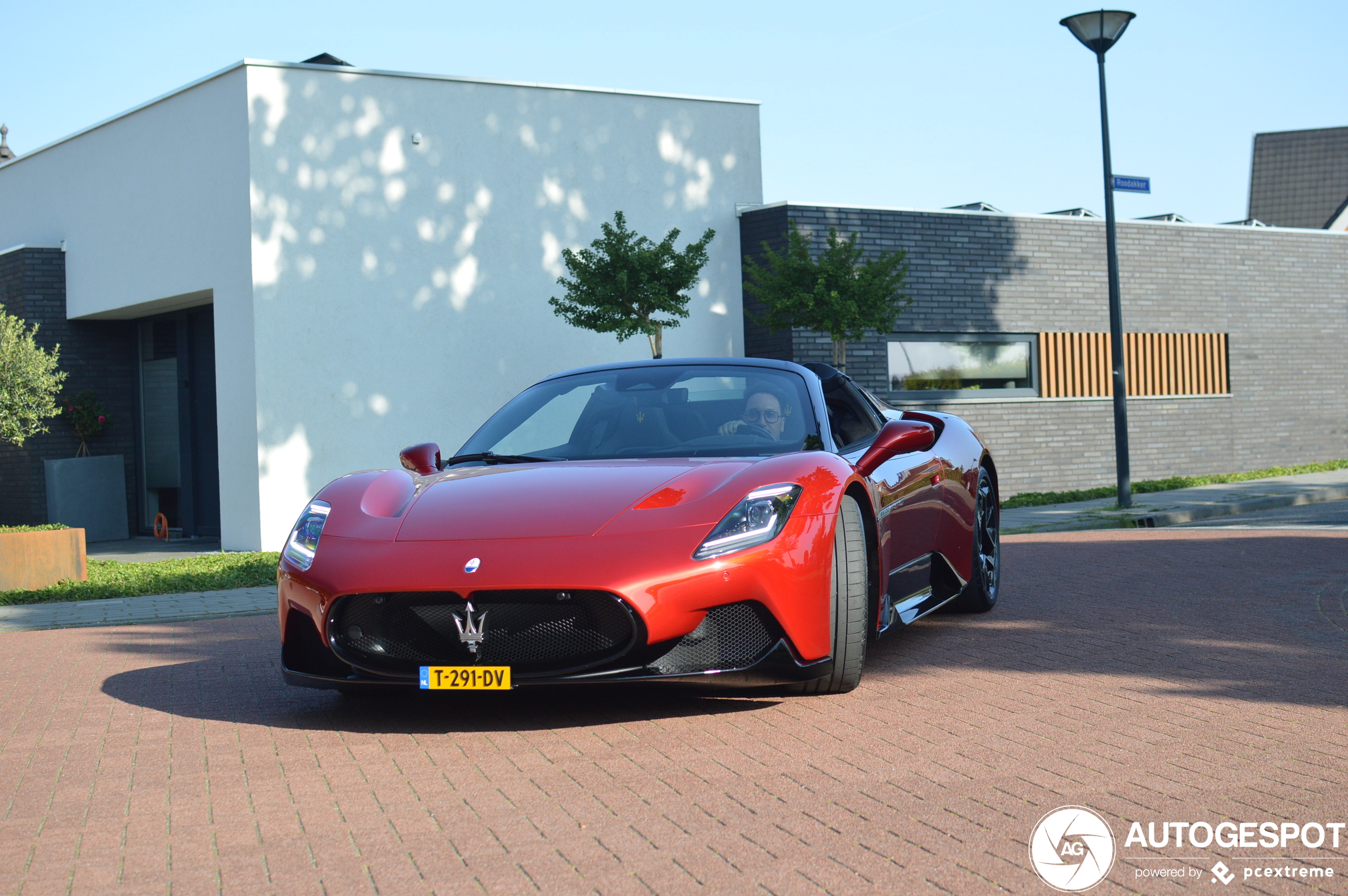 Eerste Nederlandse Maserati MC20 Cielo gekentekend