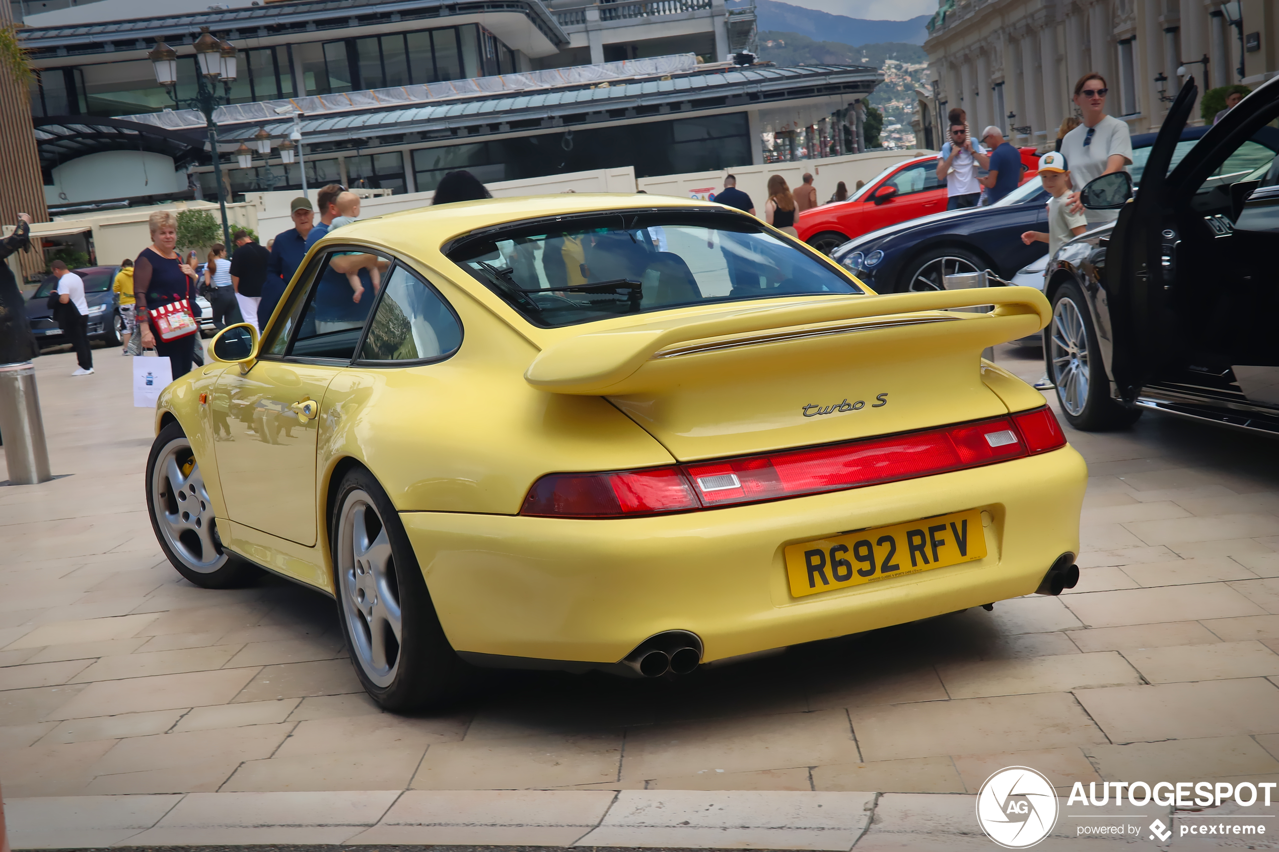 Gele Porsche 993 Turbo S in Monaco