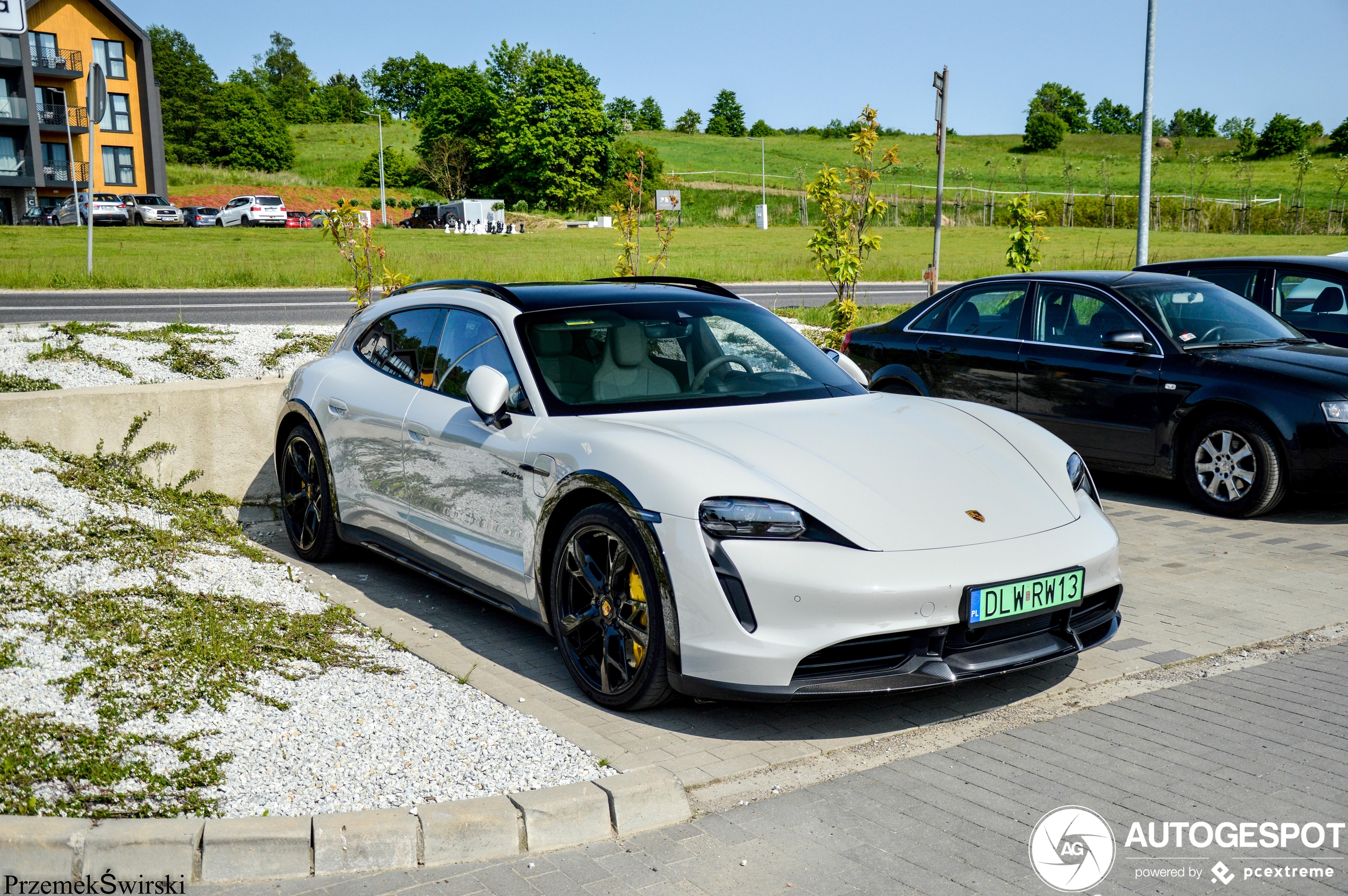 Porsche Taycan Turbo S Cross Turismo