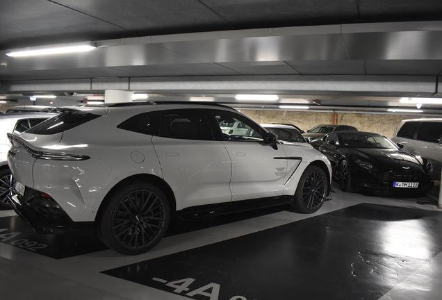 Aston Martin DBX707