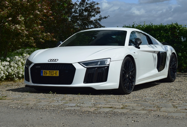 Audi R8 V10 Plus 2015