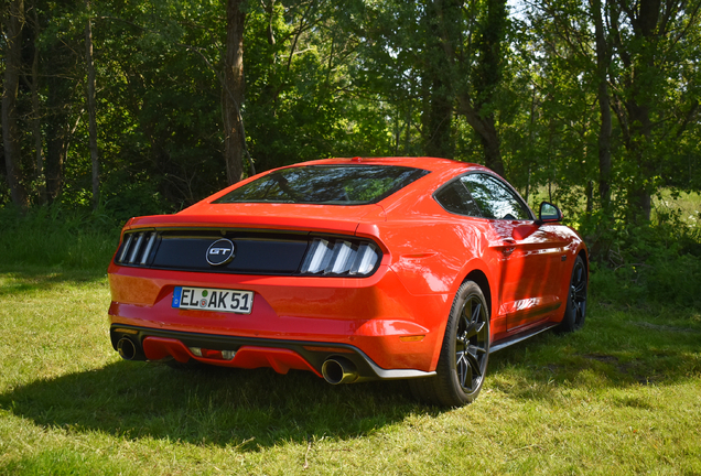 Ford Mustang GT 2015 Black Shadow Edition