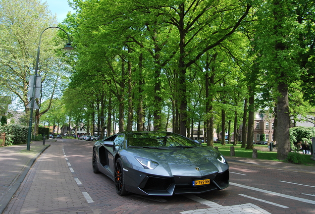 Lamborghini Aventador LP700-4 Roadster