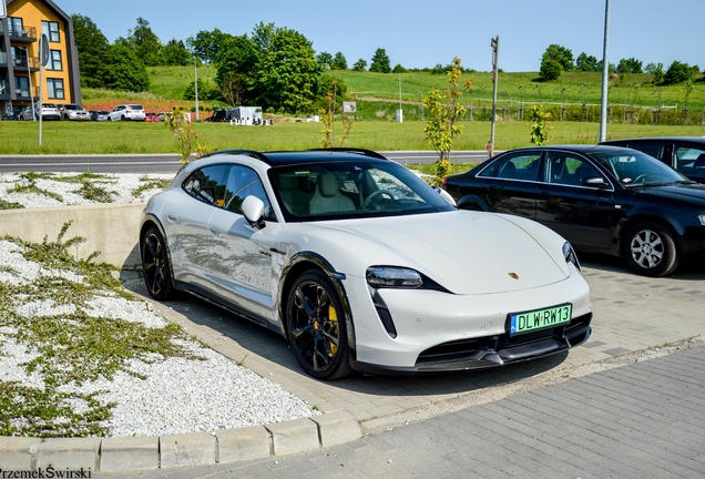 Porsche Taycan Turbo S Cross Turismo