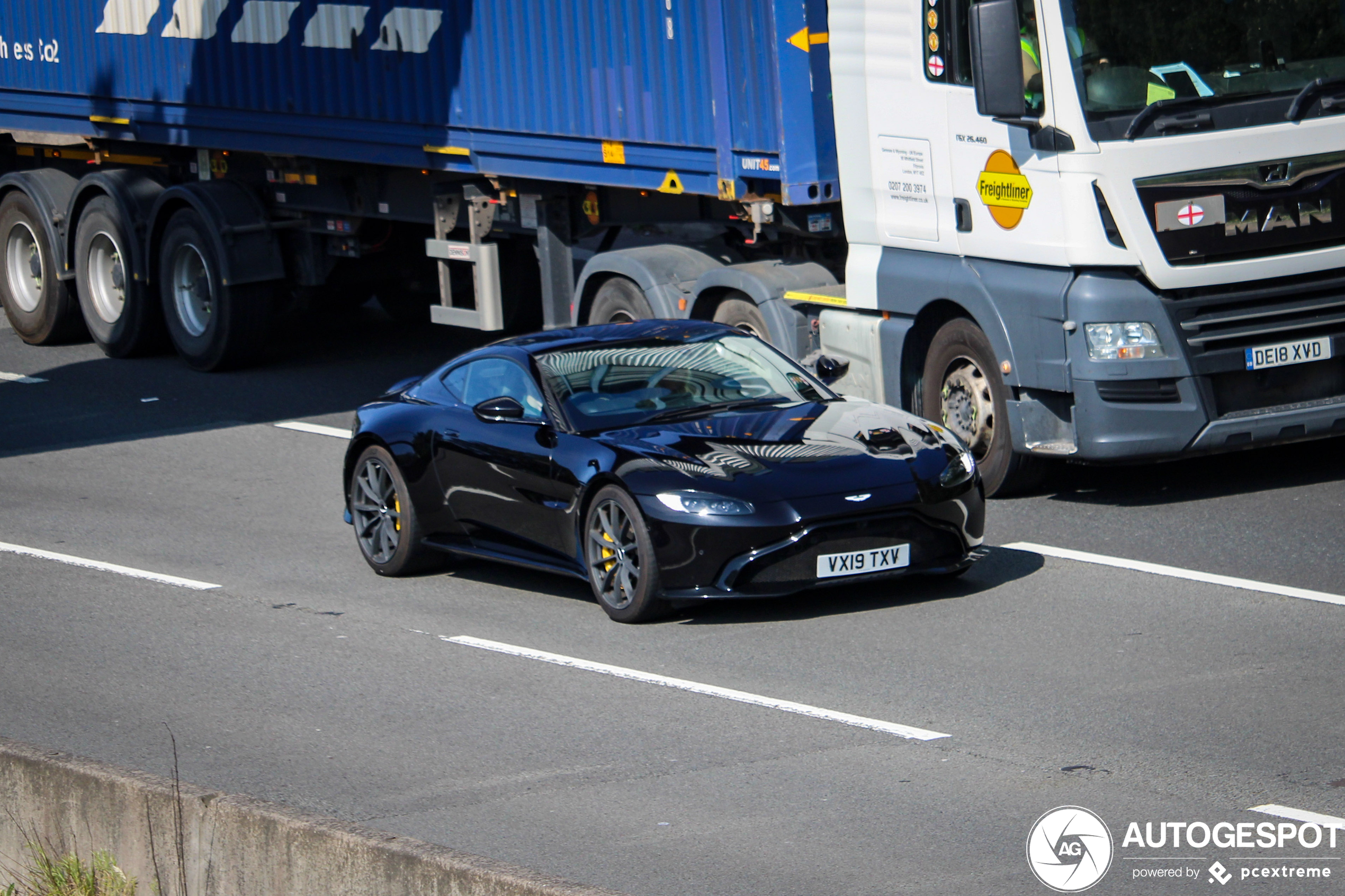 Aston Martin V8 Vantage 2018