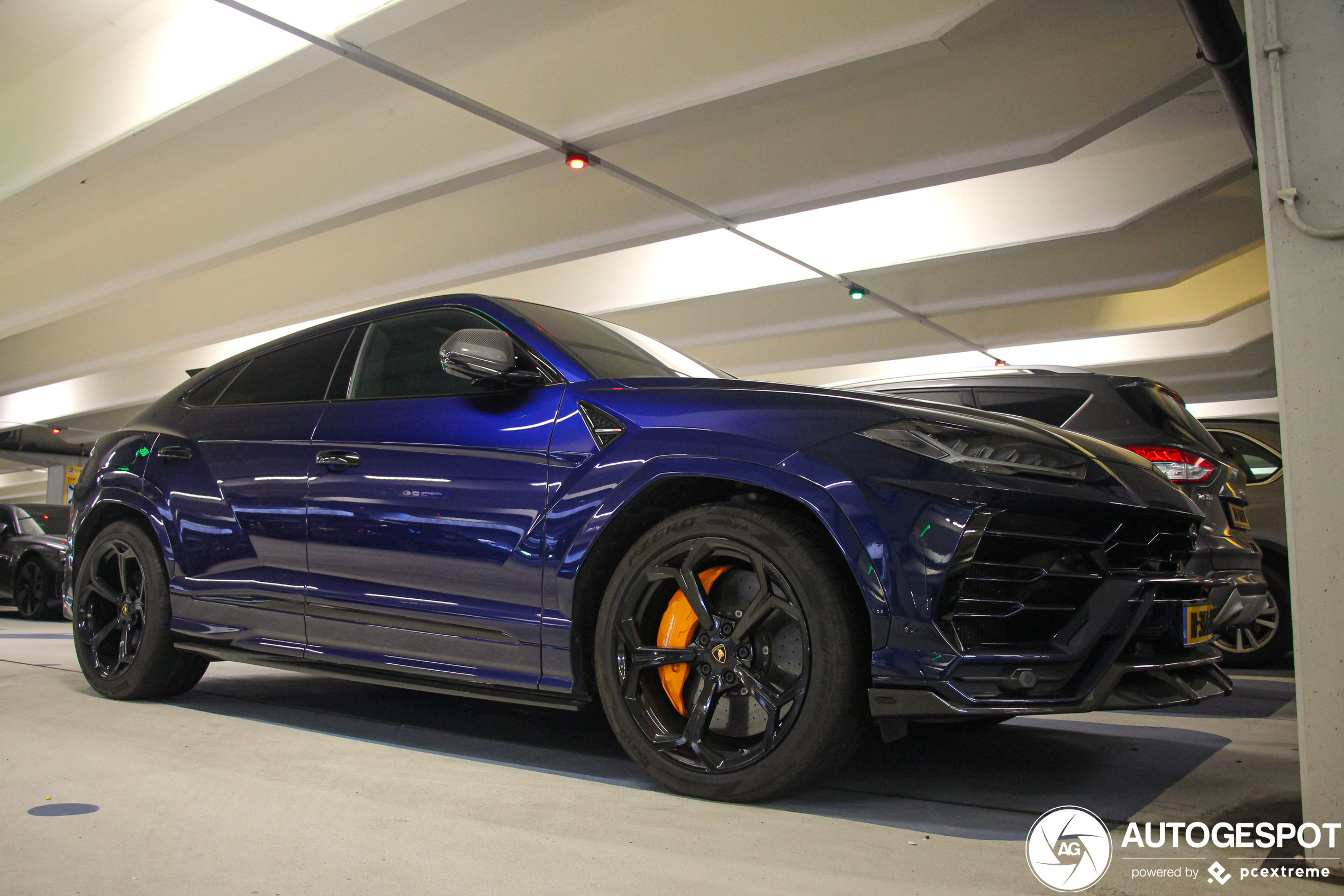 Lamborghini Urus Nero Design