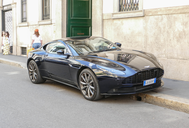 Aston Martin DB11 V8