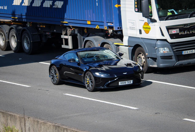 Aston Martin V8 Vantage 2018